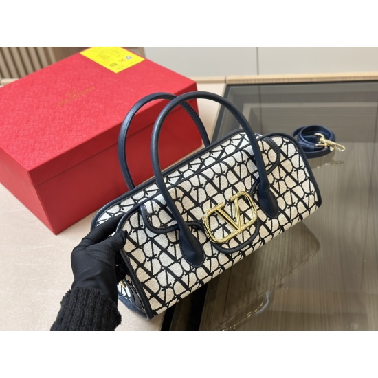 2023.11.10 230 box size: 34.15cm Valentino new product! Who can refuse Bling Bling bags, small dresses with various flowers in spring and summer~It's completely fine~