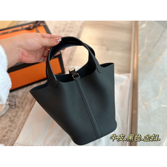 2023.10.29 260 with foldable box (gold buckle) size: 18 * 19cm vegetable basket - gentle to H family vegetable basket ‼ : ‼ Top layer tc cowhide/oil wax thread ⚠ Delivery of scarves ⚠ Logo style! ⚠ The leather has a great texture! There is a sag! Those wh