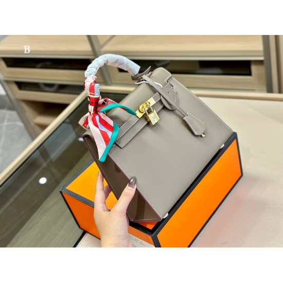 2023.10.29 305 265 255 with foldable box size: 25cm 22cm 19cm Hermes Kelly size is just right! Really, ma'am. Nice looking, ma'am ⚠️  The top layer cowhide bag is particularly textured!