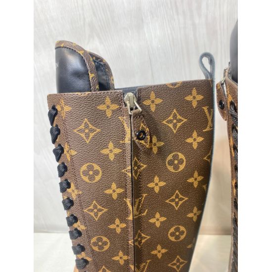 20230923 p420 Louis Vuitton (LV)'s latest popular women's boot of 2022. One to one debugging of the original shoes. Fabric: Top layer cowhide aged pattern material Color matching Inner lining: Cowhide outsole: Rubber light material Size: 35-40 (34.41 cust