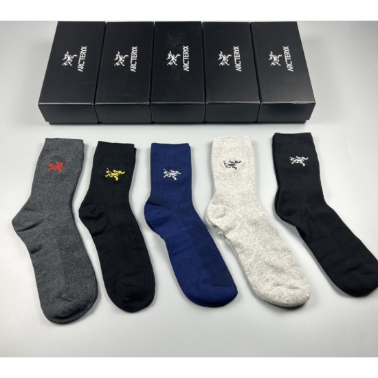 2024.01.22 ARCTERYX (Archaeopteryx) is a new and popular product for autumn and winter 2022, with pure cotton quality and comfortable wearing and strong breathability. It comes in a box of 5 pairs with double needles