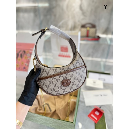 New on March 3, 2023! The new Gucci Gucci Crescent Bag p220GUCCI Gucci. It's new! New Gucci Gucci Crescent Bag New Gucci Gucci Crescent Bag Ebony/New! Gucci's crescent moon covers the entire beauty! Gucci