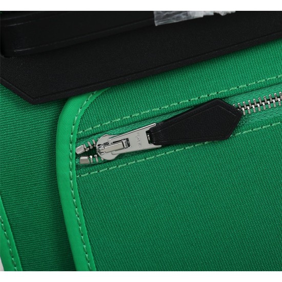 20240317 (Peacock Green) Herm è s Herdag Imported Waterproof Canvas Series Shipment Batch: 600 Cabag is a classic work of Herm è s Canvas Series, with a simple appearance, large capacity, fashionable yet not flashy. It is made of original imported canvas 