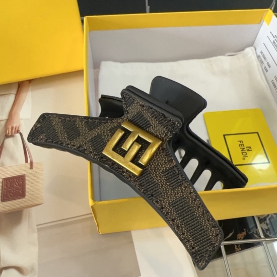 220240401 P 55 with packaging box FENDI (Fendi) new F clamp, retro temperament beauty, simple and versatile, a must-have for little beauties
