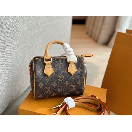 220 Christmas style (with box) size: 16 * 10cm L Home 23ss Speedy Nano This Christmas style is so cute! Taiwan customer ordered presbyopia+hardware+yellow leather shoulder straps can be disassembled and adjusted in length!
