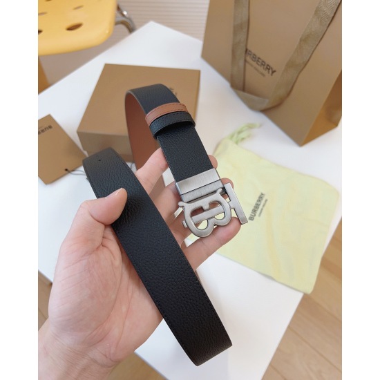 On October 14, 2023, the Burberry counter is synchronized with a double-sided Italian made belt, equipped with a bright and eye-catching exclusive logo design. Buckle width: 3.5cm classic business belt, preferred for casual men! Grand and fashionable