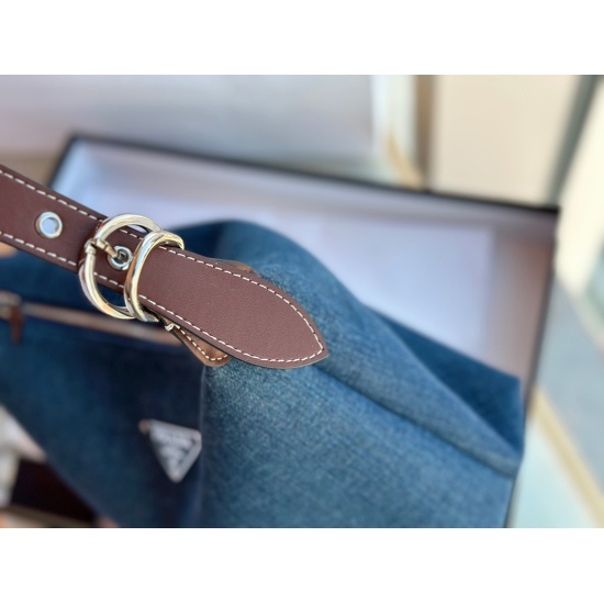 2023.11.06 180 box size: 31 * 20cm Prada hobo Medium vintage denim underarm foreskin shoulder strap is more retro and firm, adding a casual and simple style, completely fashionable and versatile!