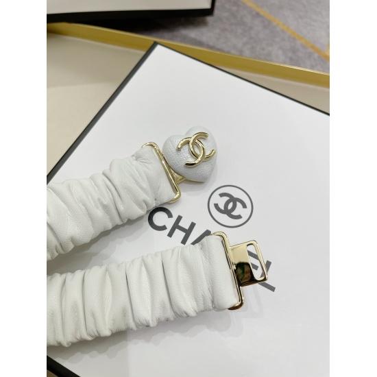 On December 14, 2023, the Chanel counter synchronized fashion belt with excellent upper body effect, exquisite luxury, fashionable, and exquisite width of 2.5cm