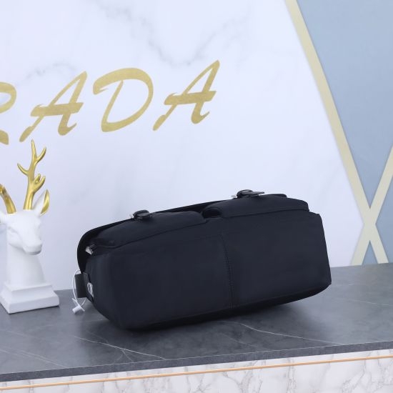 March 12, 2024, batch 470 Prada classic black canvas crossbody bag, model: 672 imported nylon durable canvas, original cross grain leather. The classic and unbeatable king style is embellished with a casual umbrella fabric to create a fashionable lifestyl