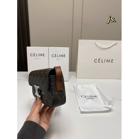 2023.10.30 P165 (with box) size: 209CELINE Silver Label ⚠️ The Arc de Triomphe armpit bag is square in shape, with just the right capacity, and a retro, elegant, and handsome style, suitable for both commuting and leisure