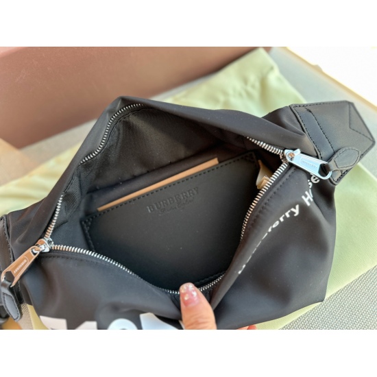 2023.11.17 180 box size: Top width 28cm * 15cm bur waist pack! Cool and cute! This waist bag really shouldn't be too easy to carry! I'll definitely like it, right~