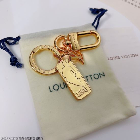 20240401 90LVxNBA Ball and Tab Keychain. The pendant is hung on a dazzling chain, accompanied by LV letters and NBA logos on both sides, showcasing the brand's exquisite craftsmanship through vivid inscriptions.