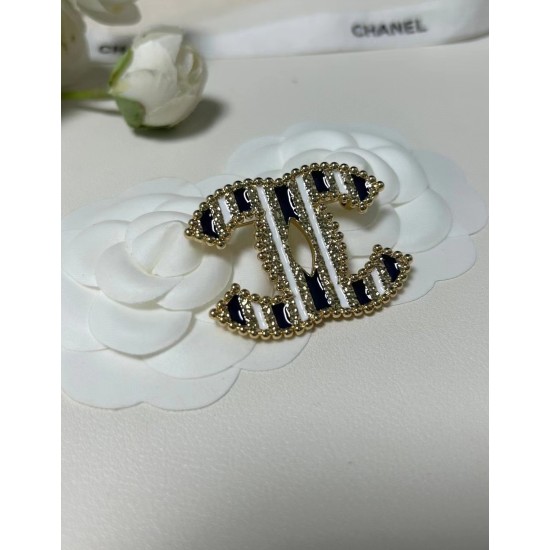 20240413 P65CHANEL Xiaoxiang New Enamel Vertical Stripe Blue and White Oil Dropping Chest Needle
