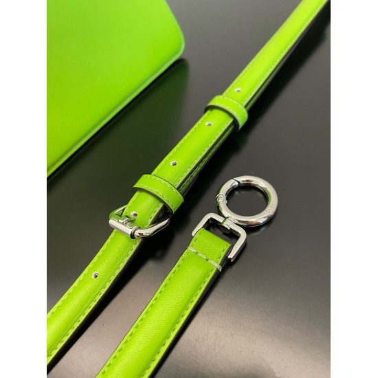 On March 7, 2024, the original 910 special grade 1030 green small FEND1 Peekaboo ISeeU Petite classic bag shape, with hidden changes in design every season, comes with an aura and a sense of luxury. It will not go out of style after many years of purchase