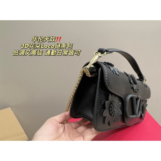 2023.11. 10 large P230 folding box ⚠️ Size 27.12 Valentino 3D Flower Loco Chain Bag, Stunning and Stunning, Beautiful Upper Body, Real Madam, Too Textual. Don't Be Too Absorbent in Daily Shopping