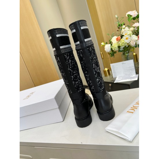 2023.12.19 ex factory price: 350Dior23 new embroidered boots are really shining in the temperament style # Princess's Happy Princess Knows # Shoe Control Daily # 0otd # dior # Dior # Dior Boots Dio High Boots The new product is really yyds, the classic st