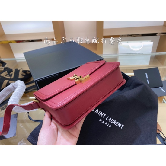 On October 18, 2023, P250, P255, a top-level original folding box, Saint Laurent's small square bag, YSL, a high-end customized authentic pair of vacuum electroplated silver, hardware, leather metal, and other craftsmanship are simply impeccable! Retro, a