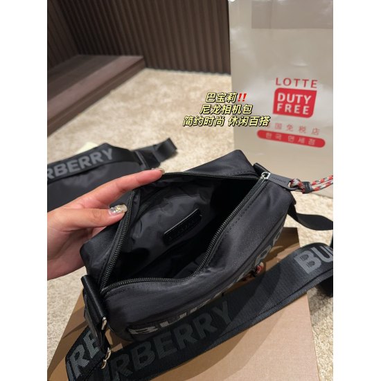 2023.11.17 P200 box matching ⚠️ Size 28.15 Burberry nylon camera bag material is durable and wear-resistant, with a simple design. The bag is lightweight and easy to use for daily use. The black evergreen style has a cool upper body! Fashionable!