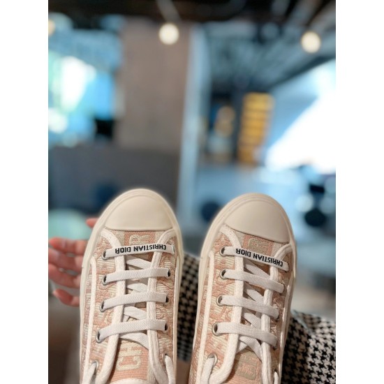 20240403 Latest Naked Pink D Home is New, with a factory price of 260 yuan synchronized with the official website. WALK N DIOR Embroidered Canvas Shoes Series All Cotton Silk Double sided 3D Embroidery. All materials of this shoe are original molds, inclu