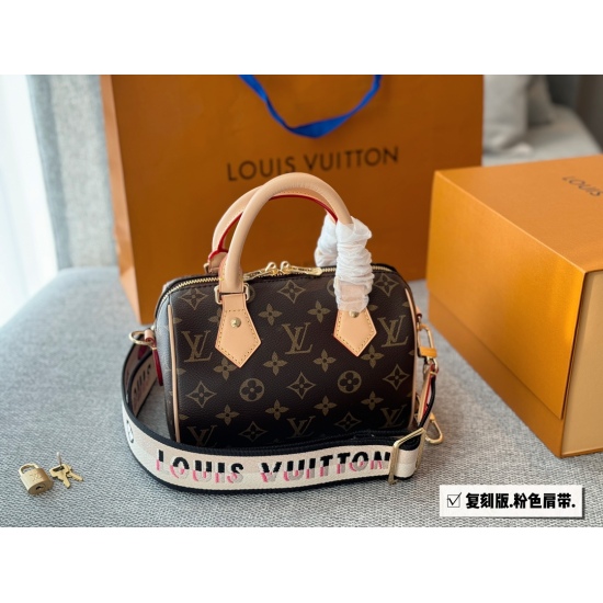 320 box (replica) size: 20 * 14cmL Home Speed20 I really like this size! ⚠️ Taiwanese customers order color changing leather! ⚠️ Original Weaving! Upgrade to adjustable, no matter what clothes you wear, don't hesitate! Whatever you want! Search Lv speed20