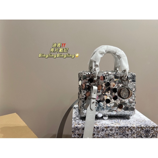 2023.10.07 P235 folding box ⚠️ Size 20.17 Dior sequin Diana bag is elegant and atmospheric, and this texture is worth having for little fairies