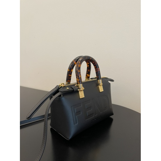 2024/03/07 Original Order 750 Special Grade 870 Black Spot ✔️ The FEND1 brand new Mini ByThe Way mini handbag features a pure and minimalist ByTheWav silhouette combined with tortoiseshell handles, giving it a personalized and lovable mini look. The smoot