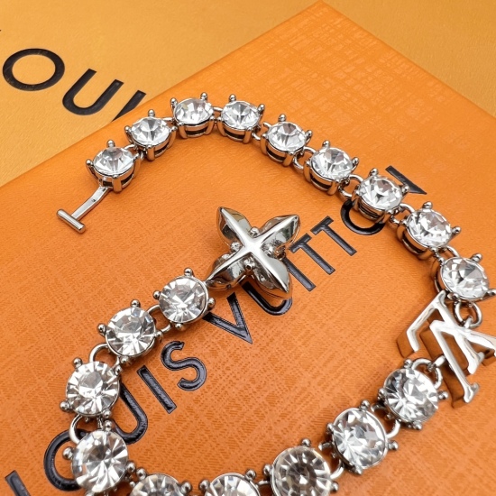 2023.07.11  New LV Louis Vuitton Couples Diamond Bracelet Couple Matching Style Too: All Copper Electroplated Material with Imported Zircon Inlay