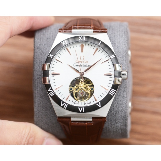 20240408 White 550, Gold 570 Men's Favorite Flywheel Watch ⌚ 【 Latest 】: Omega's Best Design Exclusive First Release 【 Type 】: Boutique Men's Watch 【 Strap 】: Real Cowhide Watch Strap 【 Movement 】: High end Fully Automatic Mechanical Movement 【 Mirror 】: 