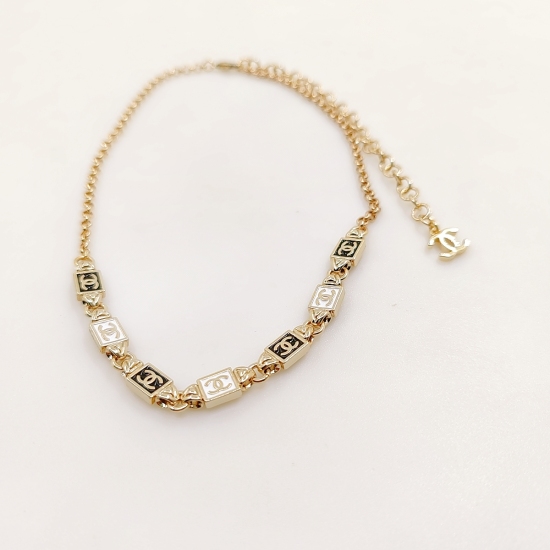 20240413 P70 [ch * nel's latest dual color mini square necklace] Consistently made of ZP brass material
