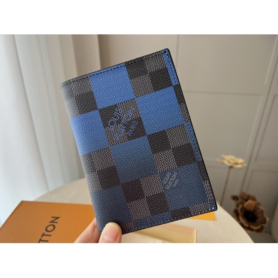 2023.07.11  LV Passport Clip N 410 Blue This passport case showcases the dazzling renewal of the Damier Grahite Giant pattern to fans of the Damier pattern. While protecting travel documents, it also features a card slot and cash and ticket pockets, provi