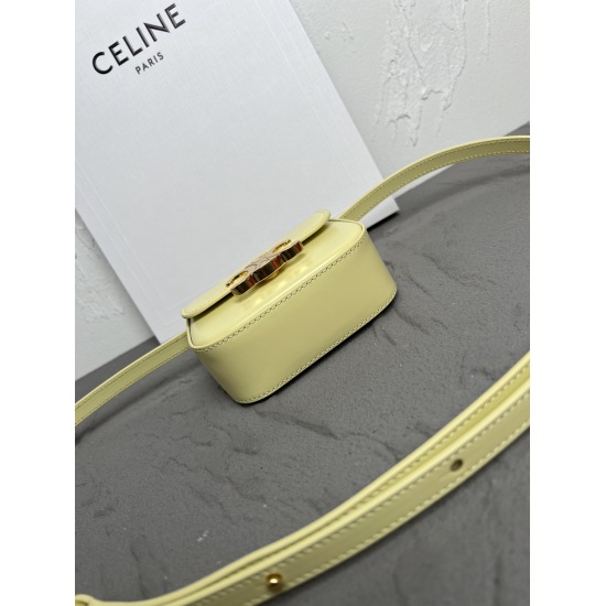 20240315 P600 CELINE2022 new mini (headphone bag) The small bags that have been released in succession in C this year, but this season Cline mini can be cute. Although the volume of the small bag is not particularly large, its appearance is critical, cute