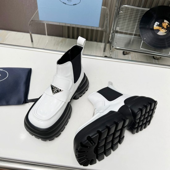 2024.01.05 Factory price 380 Prada thick sole new model, luxurious and comfortable on the feet, instantly increasing in height. Material: imported open edge bead upper, full sheepskin inner padding, original foam outsole! Configure the original packaging 