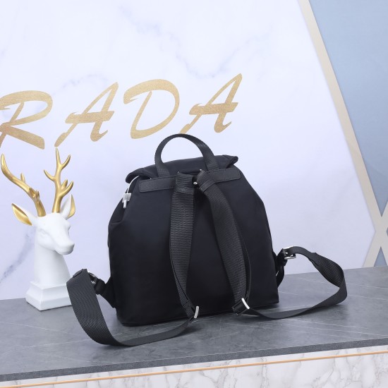 On March 12, 2024, batch 480, P released the classic model 2811, which is a top-notch product made of imported parachute fabric, cross patterned cowhide, and top-notch hardware. It is fashionable and timeless, with a length of 31X height of 32X bottom of 