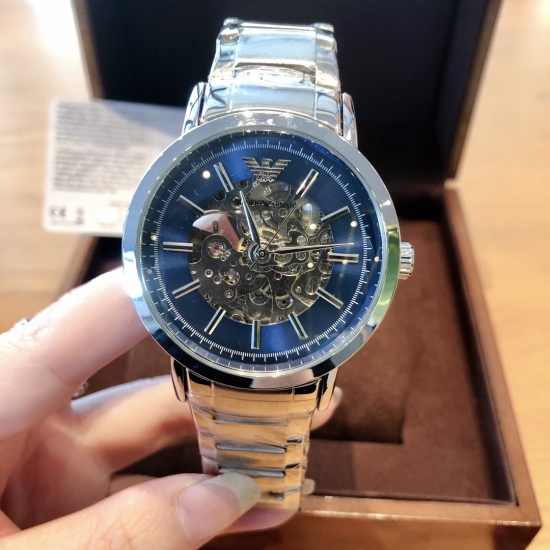 20240408 195 Armani brand: EMPORIOARMANI/Armani movement type: automatic mechanical watch type: men's watch dial shape: circular mirror surface material: mineral reinforced glass strap material: fine steel solid strap dial diameter: 43mm dial thickness: 1