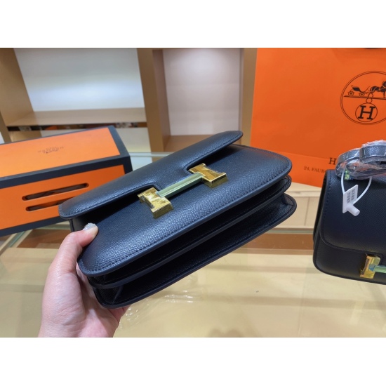 On October 29, 2023, the p190p185 counter gift box is one of the most classic styles of Hermes Flight Attendant's palm patterned calf leather, which is wear-resistant and durable. It is definitely a high-end versatile size of 23 19. 19 19