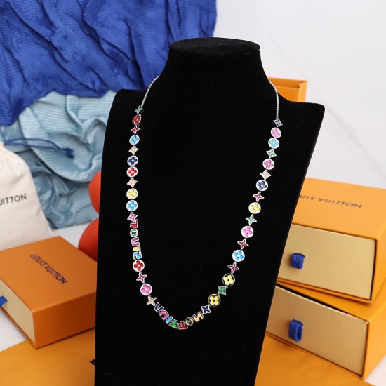2023.07.11  MP3281 MONOGRAM PART Necklace Monogram Party Necklace with colorful beads plays the song of the 2022 Spring/Summer series. Monogram floral and letter embellishments create the Louis Vuitton logo, adorned with handmade crystal inlay, perfect fo