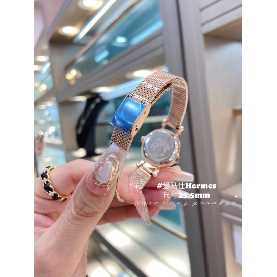 20240408 Mesh Strap 155 Hermes PARIS Luxury Watch, Leading Style, Beyond the Times, Designed with Exquisite Extraordinary Craftsmanship, Highly Favored by Trendy and Noble People from All walks of Life. This watch features a beaded strap, showcasing its s