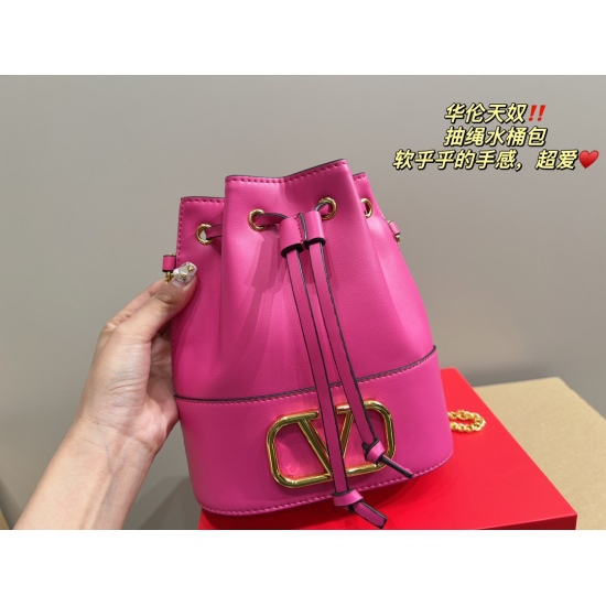 2023.11.10 P195 folding box ⚠️ Size 18.20 Valentino drawstring bucket bag unlocks fashionable charm cool and cute The most beautiful girl in the whole street