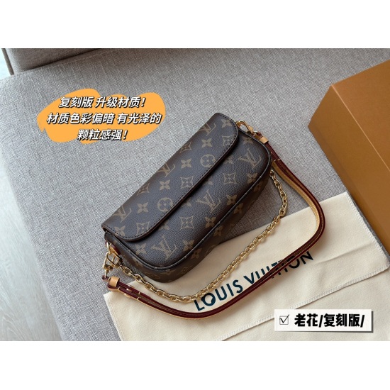 2023.10.1 245 Matching Box (Reprint Edition) Size: 22 * 12cmL Home's newly popular ivy woc debuted at the pinnacle of its dual chain design. The mahjong bag can be carried on either side or on one shoulder, with a built-in card slot that is cute and easy 
