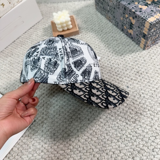 2023.10.02 45 Dior High Edition Counter Synchronized Dior New Baseball Hat is a very convenient to carry hat that can be folded into a small bag and is suitable for wearing all year round,