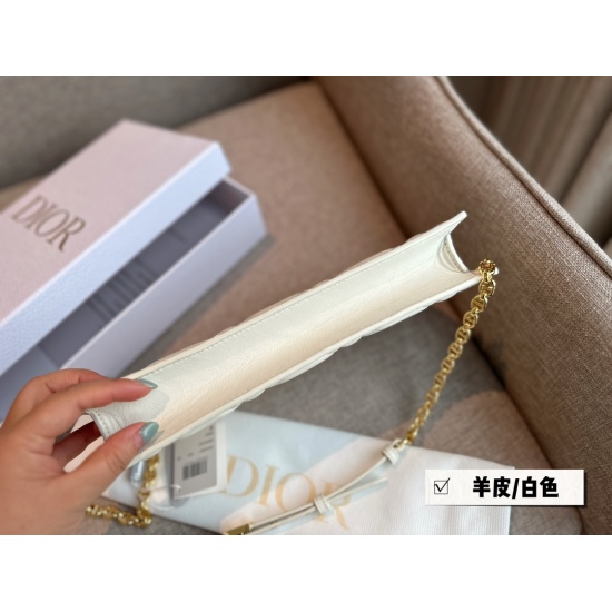 2023.10.07 310 box size: 27 * 14.5cmD home chain handbag made of sheepskin material! Hands unbeatable! Carefully crafted, elegant in style, fashionable and versatile!