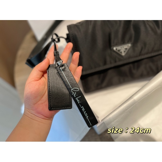2023.11.06 255 comes with a box (high order version) size: 24 * 18cmprad mini messenger bag - super cute size looks great! Commuting and versatile! Unmatched beauty and sophistication
