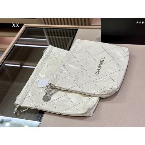 On October 13, 2023, 230 235 no box size: 30cm 36cm Chanel is great to pair with. Woo hoo chanel bag is even cooler! Xiaopi is very durable and has a sense of sophistication. Search for Xiaoxiang's garbage bag