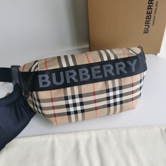On March 9, 2024, the original Burberry bag was inspired by the 90s street style and crafted with Vintage retro plaid bonded cotton. It was decorated with a jacquard spun brand logo and complemented by exquisite leather edging. Can be worn with a shoulder