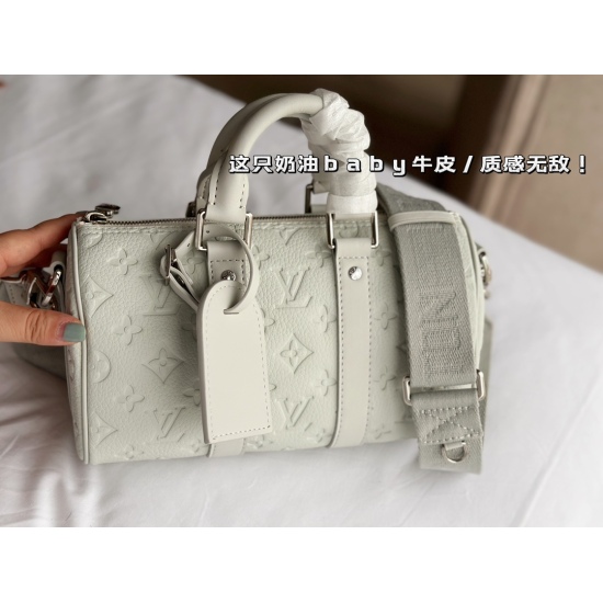 On October 1, 2023, 250 comes with a complete set of packaging dimensions: 24 * 15cmL home keepall pillow bag, it's really cute! Same style for men and women!!!! Male friend's battle bag This cream baby cowhide/texture is unbeatable! Search Lv keepall