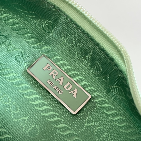 On March 12, 2024, P360 Prada's latest popular upgraded version of HOBO... Kendou's same style women's nylon shoulder bag, model: 1NE515, uses imported original parachute fabric, lightweight and practical Hobo underarm bag, super simple and durable, small