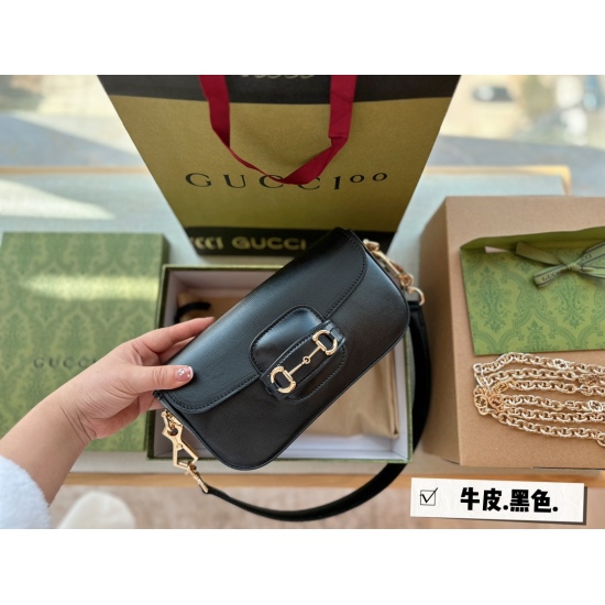 On October 3, 2023, the 230 box (upgraded version) size: 24 * 14cm, you can't miss this GG new 1955. The two shoulder straps under the armpit can be freely switched to match different styles, and the capacity is also super NICE!
