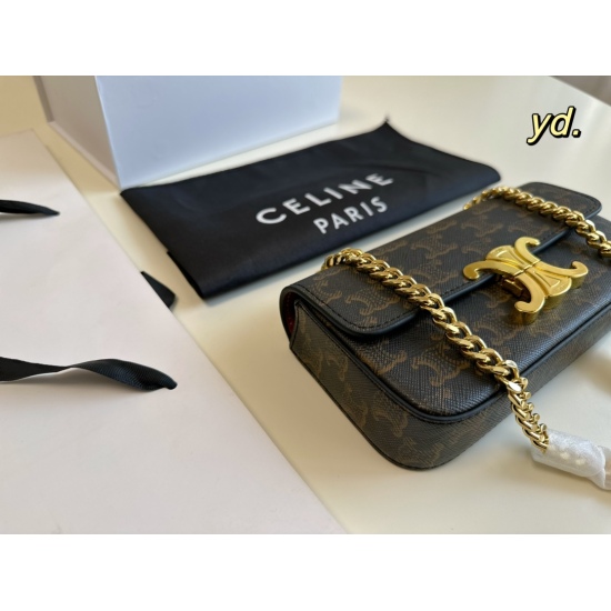 On March 30, 2023, P195 (Folding Box) size: 209Celine Sailing's new Triomphe Triomphe Arch armpit bag has a square shape, rounded corners, and overall high-end and exquisite! Metal chains are luxurious and high-profile ✅ Comfortable for commuting, leisure