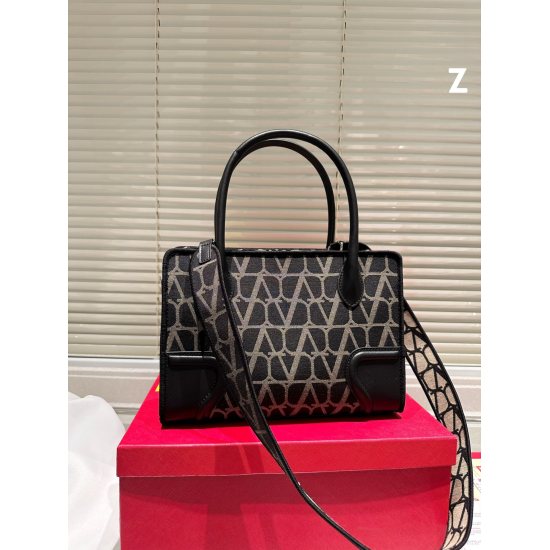 2023.11.10 Canvas P230 with Gift Box VALENTINO Valentino Women's Loc Calfskin Handheld Tote Bag The new Rockstudy Alcove accessory series iconic vlogo Signature avant-garde design creates a unique and tempting charm. Size 28.19