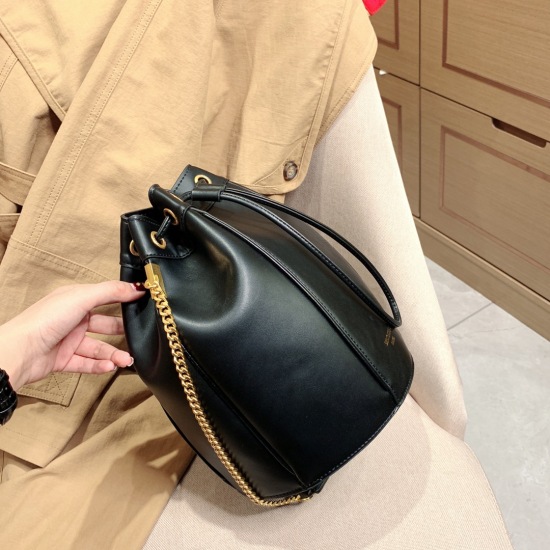 2023.10.18 p195 Saint Laurent/ysl counter new bucket bag ♥ Very practical [bared teeth] Everywhere you go, it's a popular item that attracts many celebrities! Use original fabric! The hardware is all made of original materials! The leather texture is part